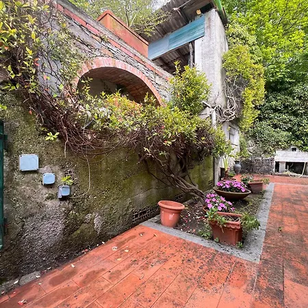 Welcome Riviera, Liguria Sea And Mountains, 80 Sqm Facing The Highway, With Free Wi-fi, Parking, And A Terrace Appartement