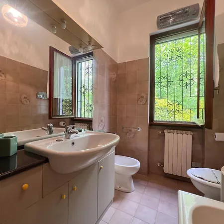 Welcome Riviera, Liguria Sea And Mountains, 80 Sqm Facing The Highway, With Free Wi-fi, Parking, And A Terrace * Rapallo