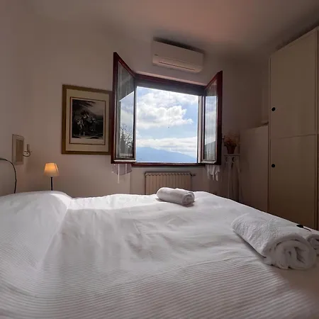 Apartment Welcome Riviera, Liguria Sea And Mountains, 80 Sqm Facing The Highway, With Free Wi-fi, Parking, And A Terrace