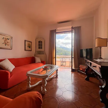 Apartment Welcome Riviera, Liguria Sea And Mountains, 80 Sqm Facing The Highway, With Free Wi-fi, Parking, And A Terrace